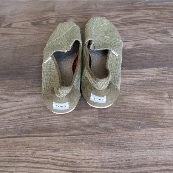 Toms Other - Tom's Men's size 10 canvas green shoes